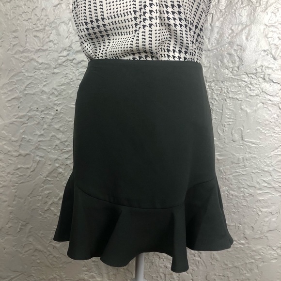 Banana Republic Dresses & Skirts - BANANA REPUBLIC Ruffle Skirt Size 6